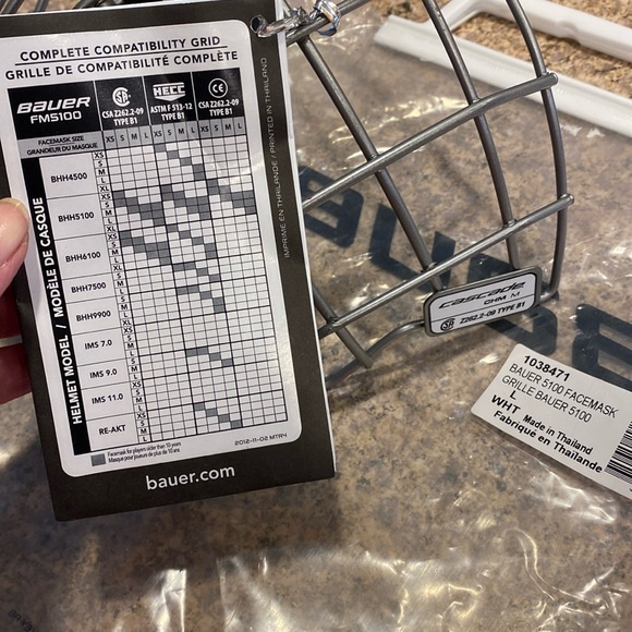 Bauer 5100 Facemask Grille White Hockey M or L :UNSURE OF SIZE - Picture 3 of 17